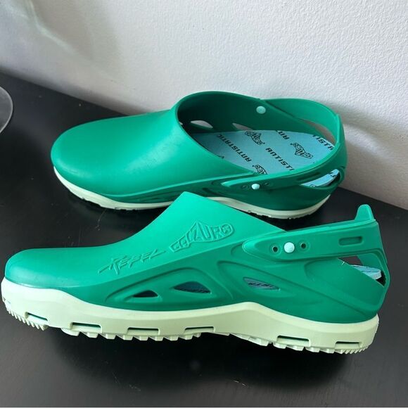 Calzuro Rebel Medical shoes autoclavable closed heel shoe in Green/Pastel Green - Picture 2 of 12